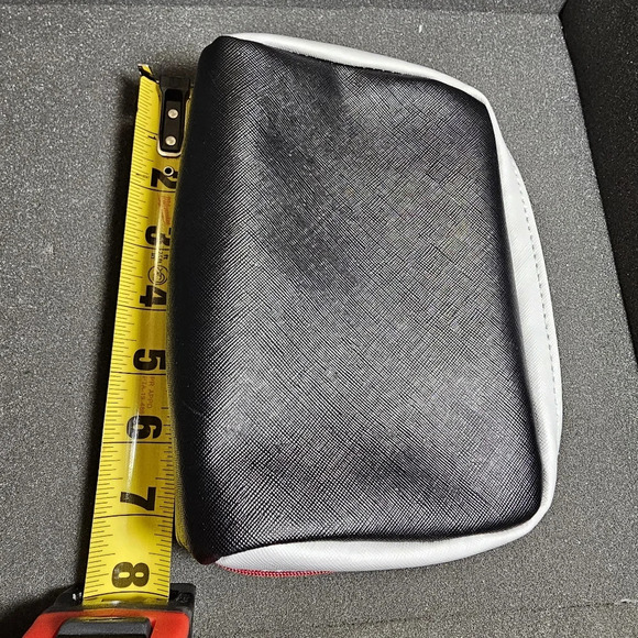 COLE HAAN AMERICAN AIRLINES ZERO GRAND Amenity Kit Cosmetic Travel Holder Zip se - Picture 5 of 7